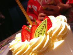 草莓修多4寸-花花卷卷·鲜食蛋糕(静安久光百货店)