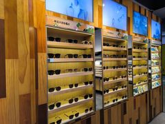 -LOOK眼镜·蔡司依视路配镜(宝山万达店)