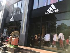 -阿迪达斯(百联徐汇商业广场运动旗舰店)