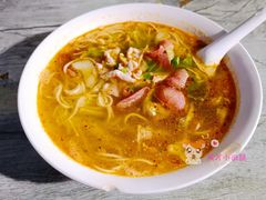 香肠肉丝面-老太皮肚面