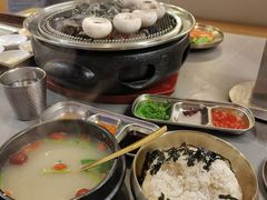 -围炉肉舍•炭烤活鳗•丹东海鲜烤肉(步行街店)