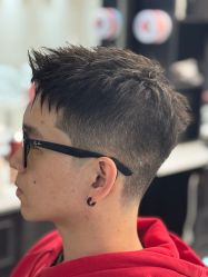 -老男孩男士理容馆·理发·烫染·修面