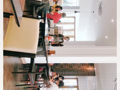 -Chom Cafe and Restaurant