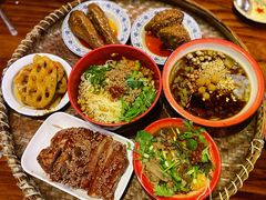 -爆炸头阿姨小四川正宗川味小吃(无任何分店)