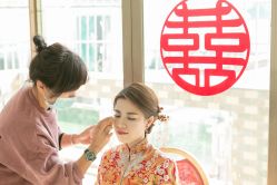 -现代经典婚纱摄影
