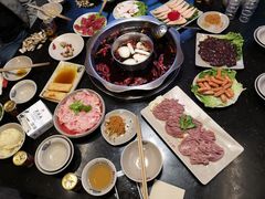 -茅草房·河畔园林火锅