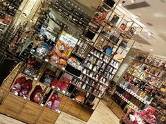 零售区-VENCHI 闻绮(广州太古汇店)