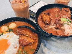 鸡翼肉眼筋煎蛋冬阴功米粉-华嫂冰室(尖沙咀店)