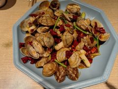 辣炒蚬子-街角等你.大连海鲜烧烤.经典铁板海鲜串(西安路店)