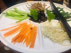 鸡丝凉米线-云海肴·汽锅鸡·云南代表菜(天津国金汇店)