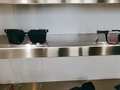 -视野联行眼镜•蔡司•依视路(温江店)