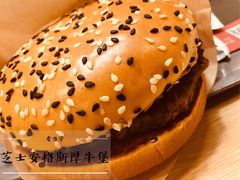 芝士安格斯厚牛堡-麦当劳(豫园店)
