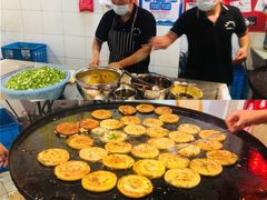 提篮桥老摊头葱油饼一号-CITY MART城市集市·里弄(北外滩来福士广场店)