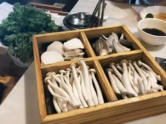 菌菇拼盘&nbsp;-烹然四季椰子鸡火锅(团结湖总店)