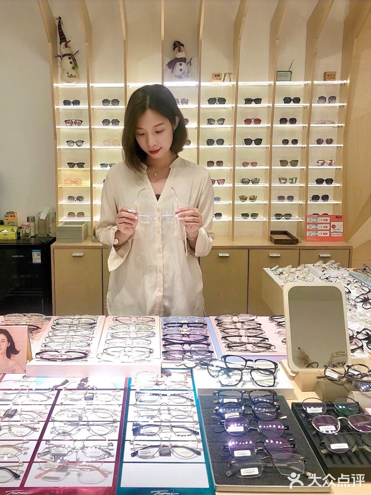 广州探店🔍高空写字楼里的平价眼镜店👓