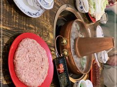 -洞庭洲·防空洞火锅·铜锅涮肉·烧烤(新百广场店)