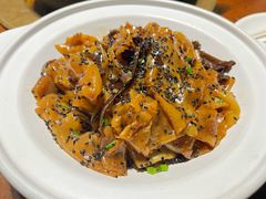 豉油皇炒陈村粉-大良毋米粥·粥底火锅(岭南天地店)