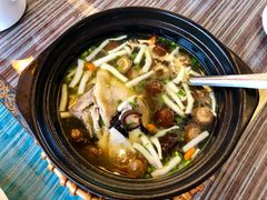 石耳炖土鸡-自游人·美食一楼·地道徽菜(三十年名店)