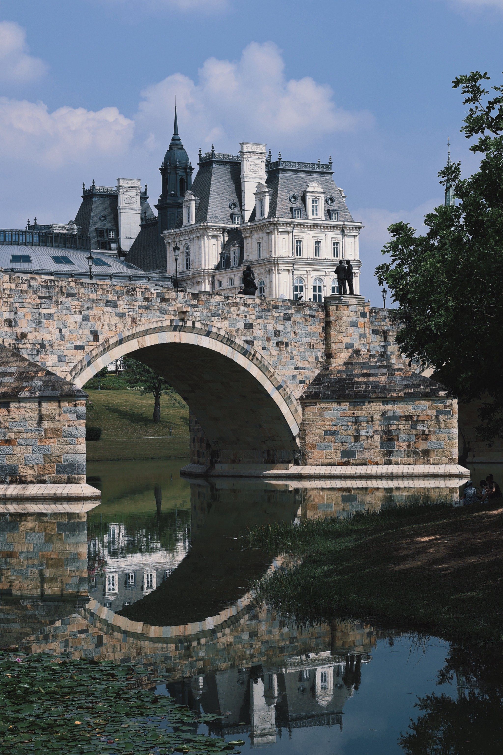这里太美啦 

「松山湖松湖烟雨景区-停车场」