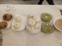-李与白包子铺(桐梓林店)