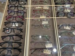 -博士眼镜集团石人工眼镜(虹口万泰店)