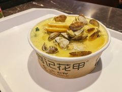 酸辣金汤花甲粉-何记花甲(卓悦汇旗舰店)