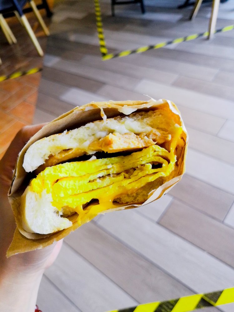 kfc新品早餐鸡排厚蛋烧双层帕尼尼