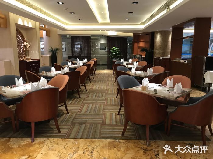 世贸君澜·云天阁自助餐厅大堂图片