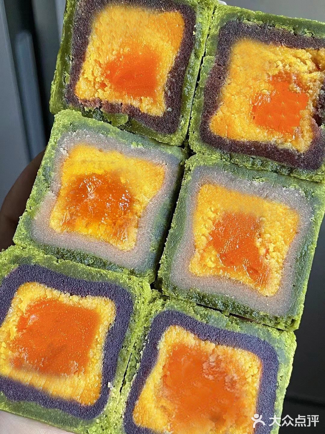 一盒六块，三种口味，紫薯栗子红豆