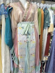 -两间半汉服工作室(平江路店)