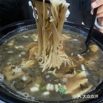 不理解杭州人为何把水煮面称作“川”，杭州片儿川有料，味道很赞
