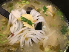 -花馬肆.云南过桥米线(汉神购物广场现场熬汤店)