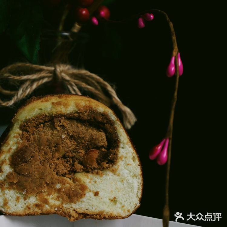 咸口叉烧特别香，黑芝麻咸奶酥上次吃觉得偏咸