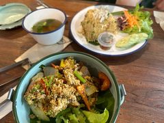 -Chom Cafe and Restaurant