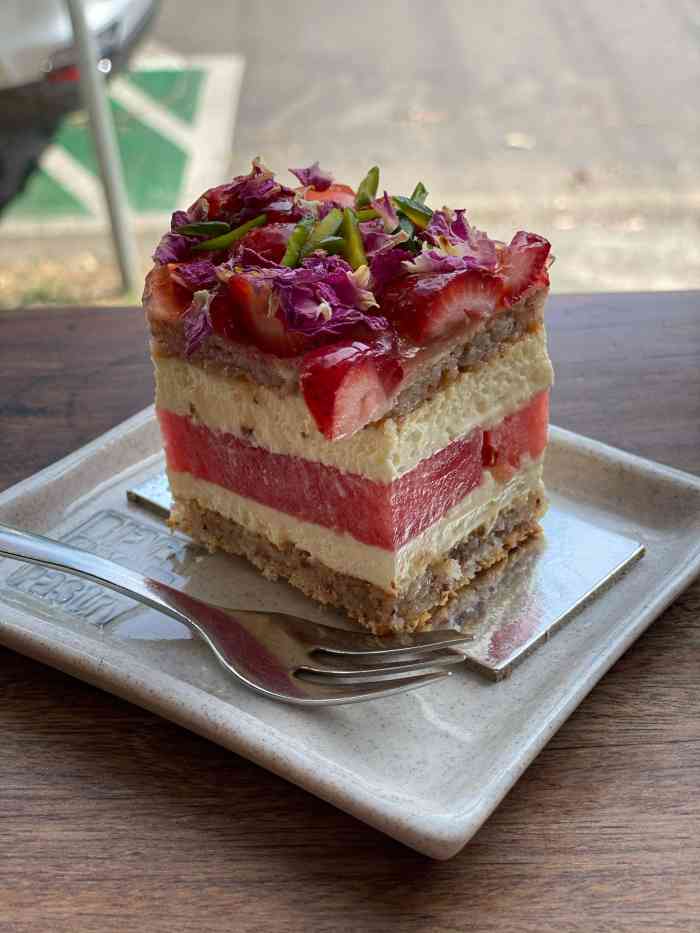 打分 97 /人 西瓜蛋糕真的很好吃 今天悉尼很热 店里有点热 还有些没