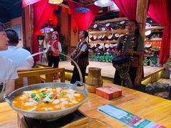 -老滇山寨•云南特色菜•地方菜•民族风情歌舞表演(金碧店)