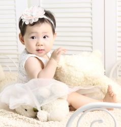 -现代经典婚纱摄影