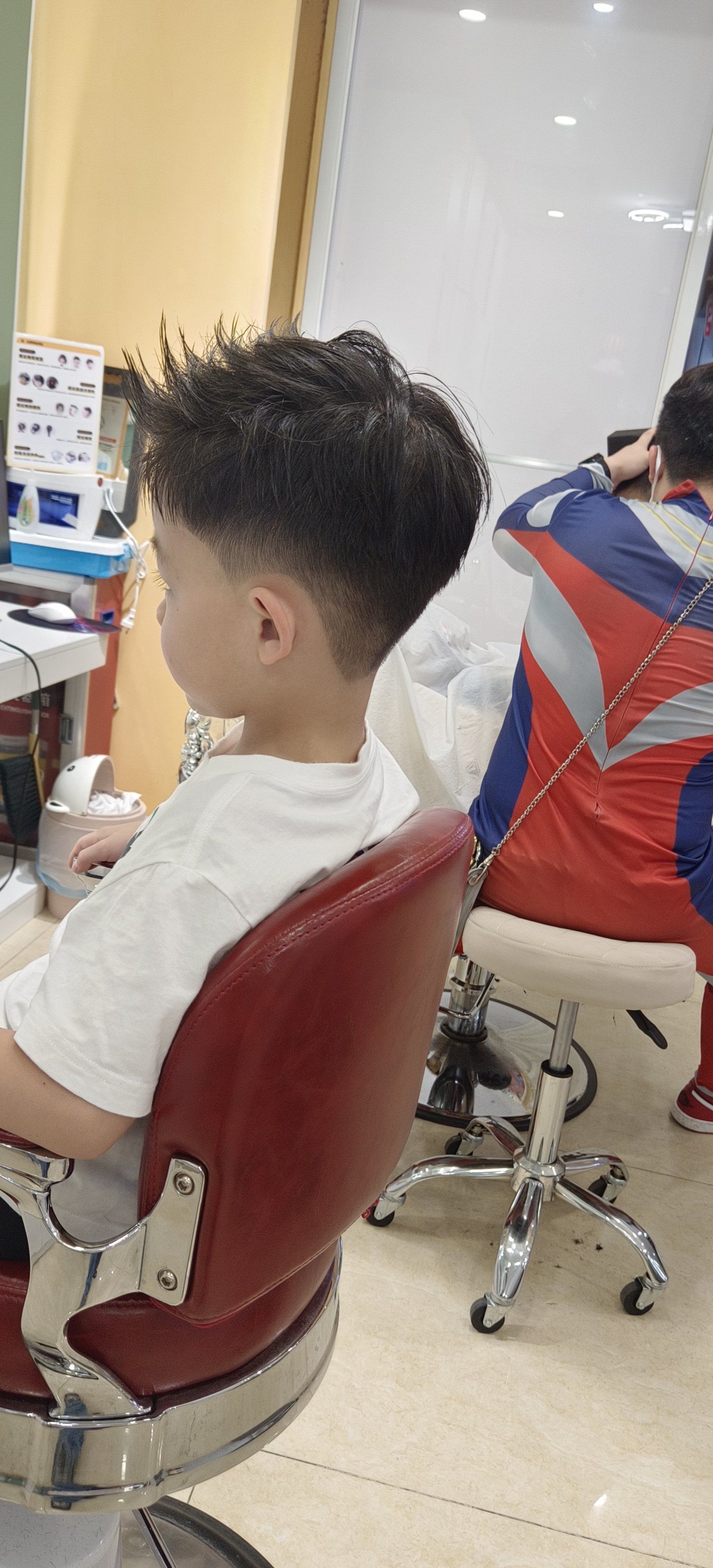 非常的帅气 很满意这个发型 宝宝说洗头发