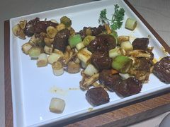 山菌葱爆雪花牛肉-尚一汤·粤菜海鲜(环球港店)