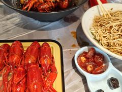 -肥肥虾庄·金牌油焖大虾(汉口城市广场店)