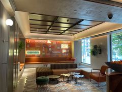 -桔子酒店(上海西藏北路地铁站店)