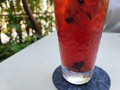 -彳亍咖啡·这里(水湾路店)
