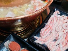 -果松木炭酸菜铜火锅·外婆参鸡汤