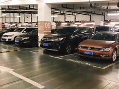 -虹桥火车站-停车场