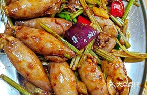 Stir-fried Squid Tubes with Ginger and Scallion