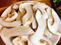 松茸-宏宏无烟石板烧烤