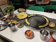 -山野的朋友露营炭火烤肉