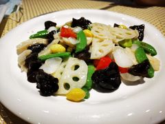 鲜百合淮山炒云耳-巴扎美食·新疆菜·西域歌舞表演餐厅(新疆大厦店)