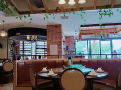 大堂-醉美东江·三文鱼·烧鸡公