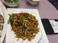 杭椒炒牛肉-银都上海菜馆(粤海东路店)
